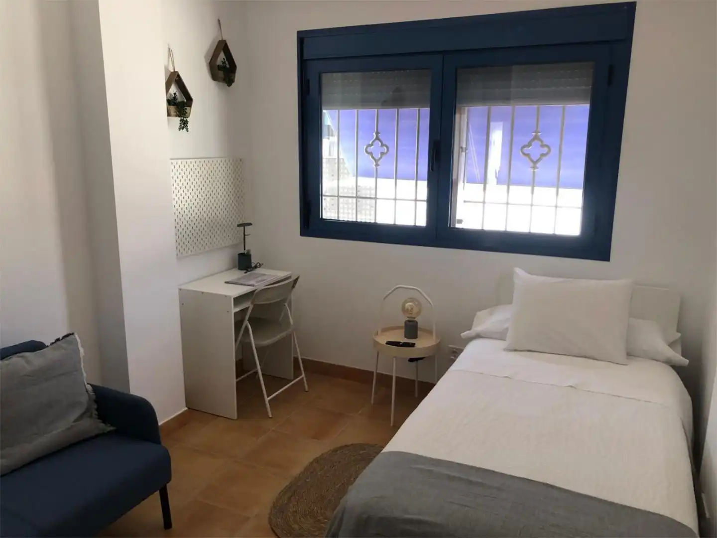 Habitación en Calle Lech Walesa, 18, Pinos de Alhaurín Habitación de Casa adosada para compartir en Alhaurín de la Torre con Terraza y Amueblado