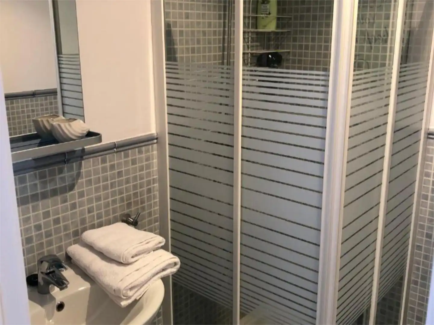 Habitación en Calle Lech Walesa, 18, Pinos de Alhaurín Baño de Casa adosada para compartir en Alhaurín de la Torre con Terraza y Amueblado
