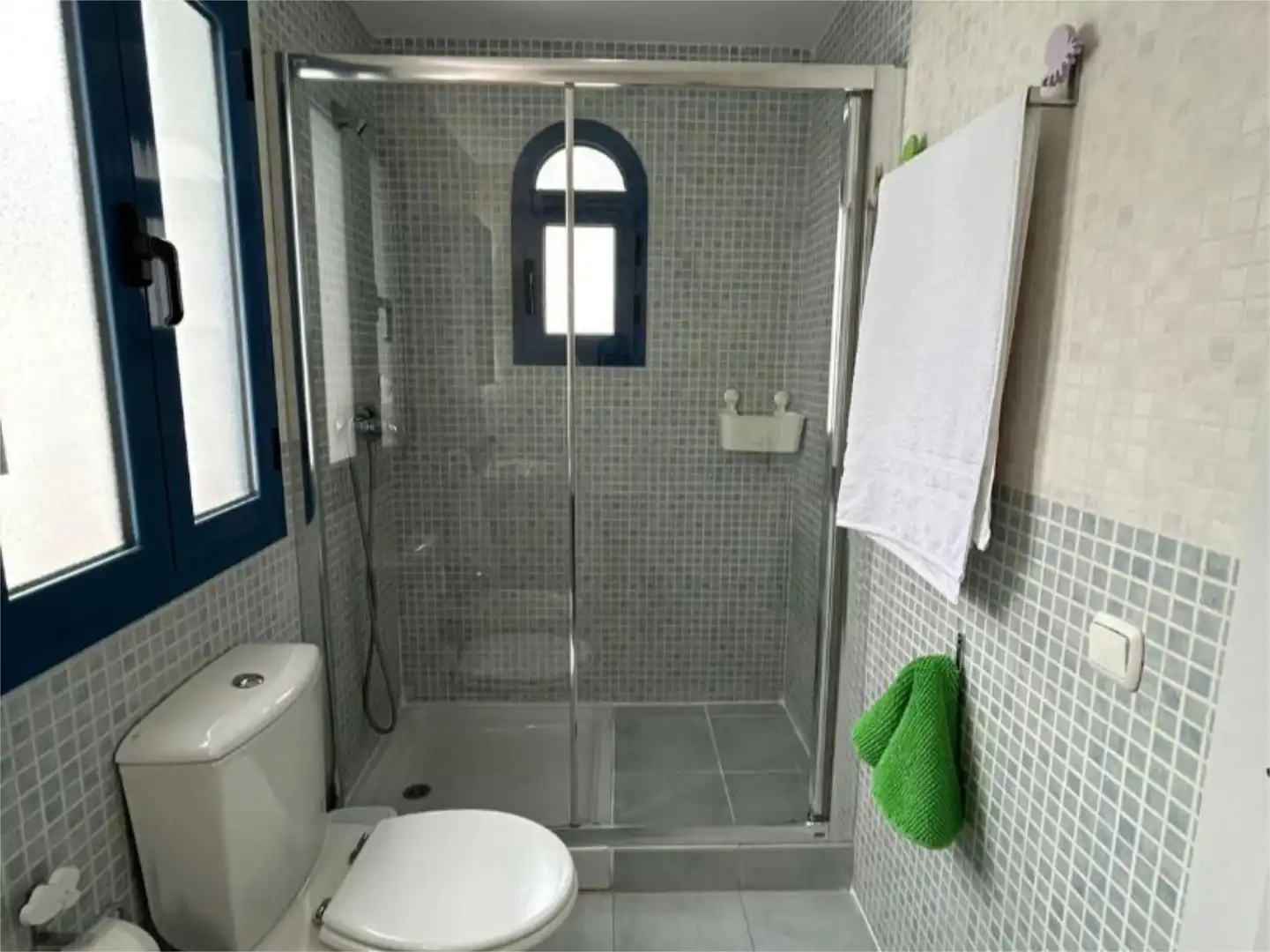 Habitación en Calle Lech Walesa, 18, Pinos de Alhaurín Baño de Casa adosada para compartir en Alhaurín de la Torre con Terraza y Amueblado