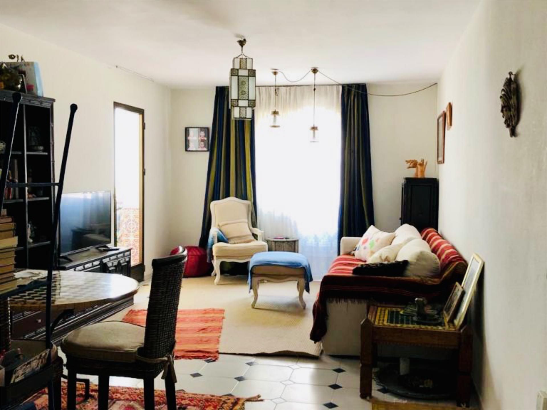 Living room of Flat for sale in Estepona  with Terrace and Furnished