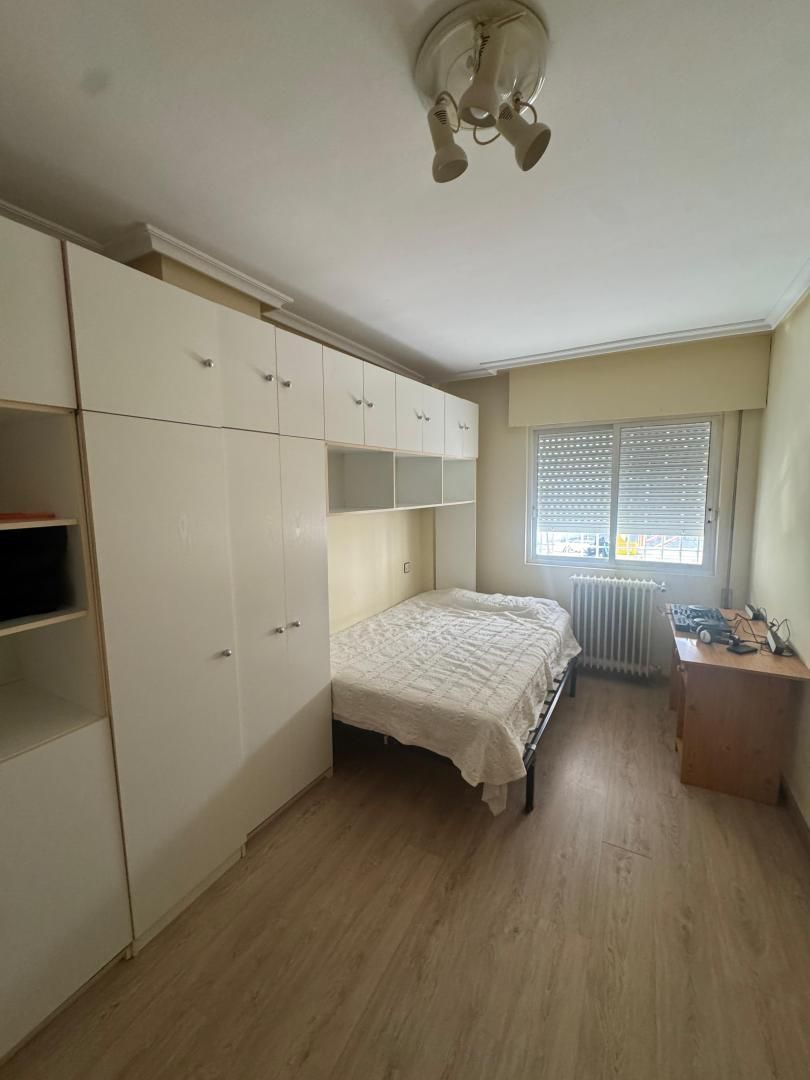 Bedroom of Flat to share in León Capital   with Heating, Parquet flooring and Furnished