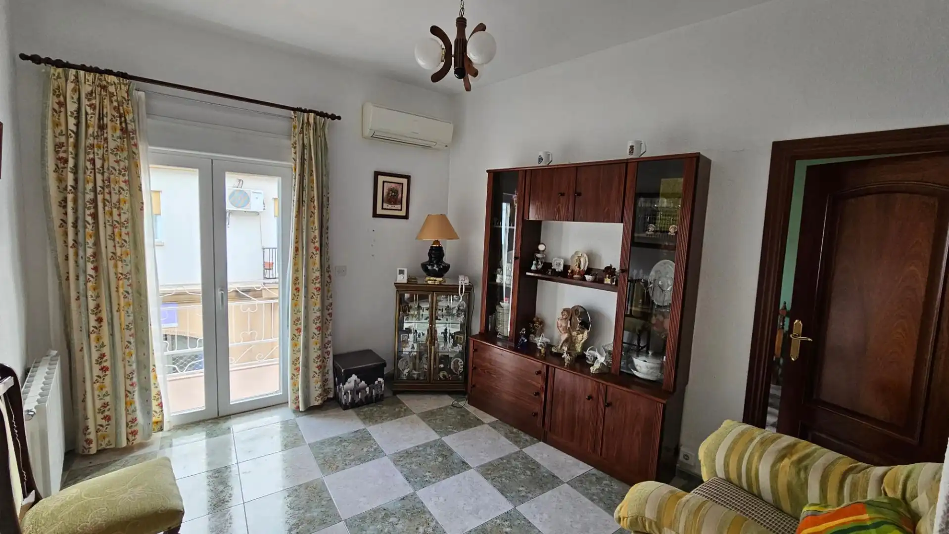 Einfamilien-Reihenhaus zum Verkauf in Calle Cruz, 12, Moraleda de Zafayona Wohnzimmer von Einfamilien-Reihenhaus zum Verkauf in Moraleda de Zafayona mit Klimaanlage, Terrasse und Balkon