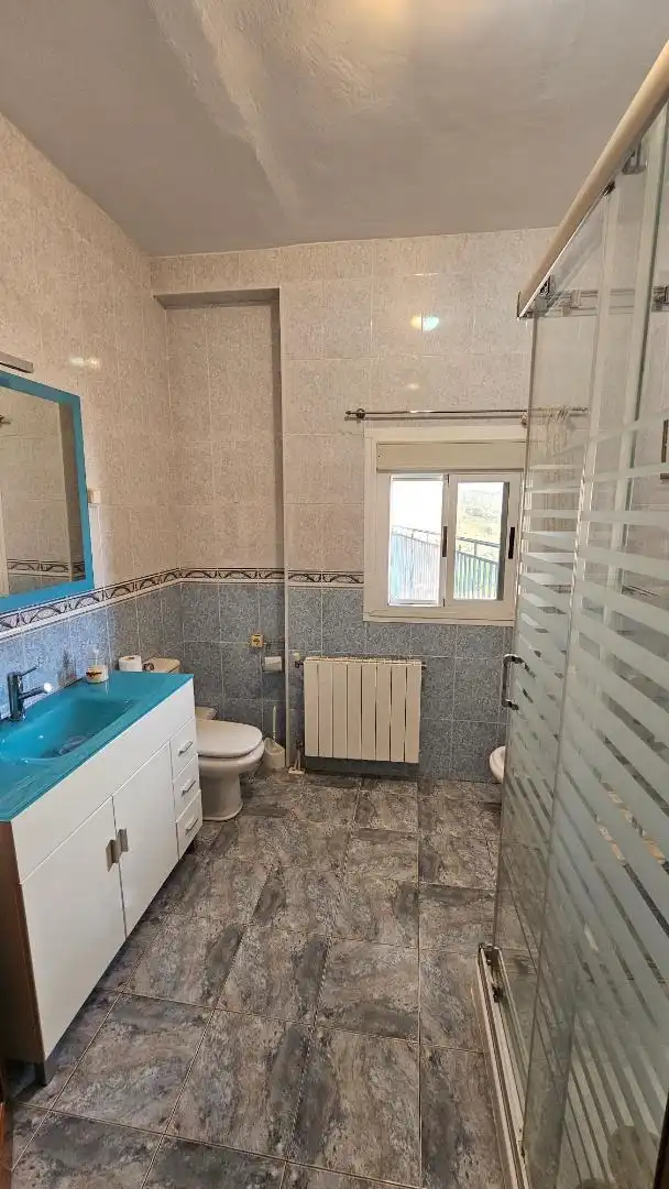 Einfamilien-Reihenhaus zum Verkauf in Calle Cruz, 12, Moraleda de Zafayona Badezimmer von Einfamilien-Reihenhaus zum Verkauf in Moraleda de Zafayona mit Klimaanlage, Terrasse und Balkon