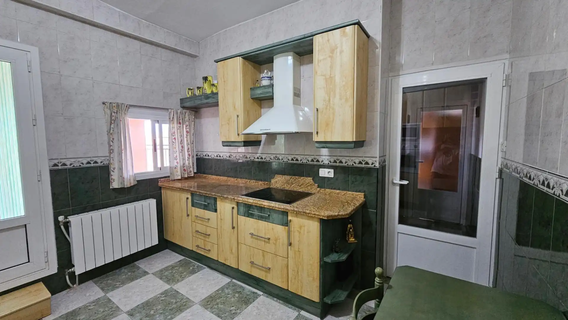 Einfamilien-Reihenhaus zum Verkauf in Calle Cruz, 12, Moraleda de Zafayona Küche von Einfamilien-Reihenhaus zum Verkauf in Moraleda de Zafayona mit Klimaanlage, Terrasse und Balkon
