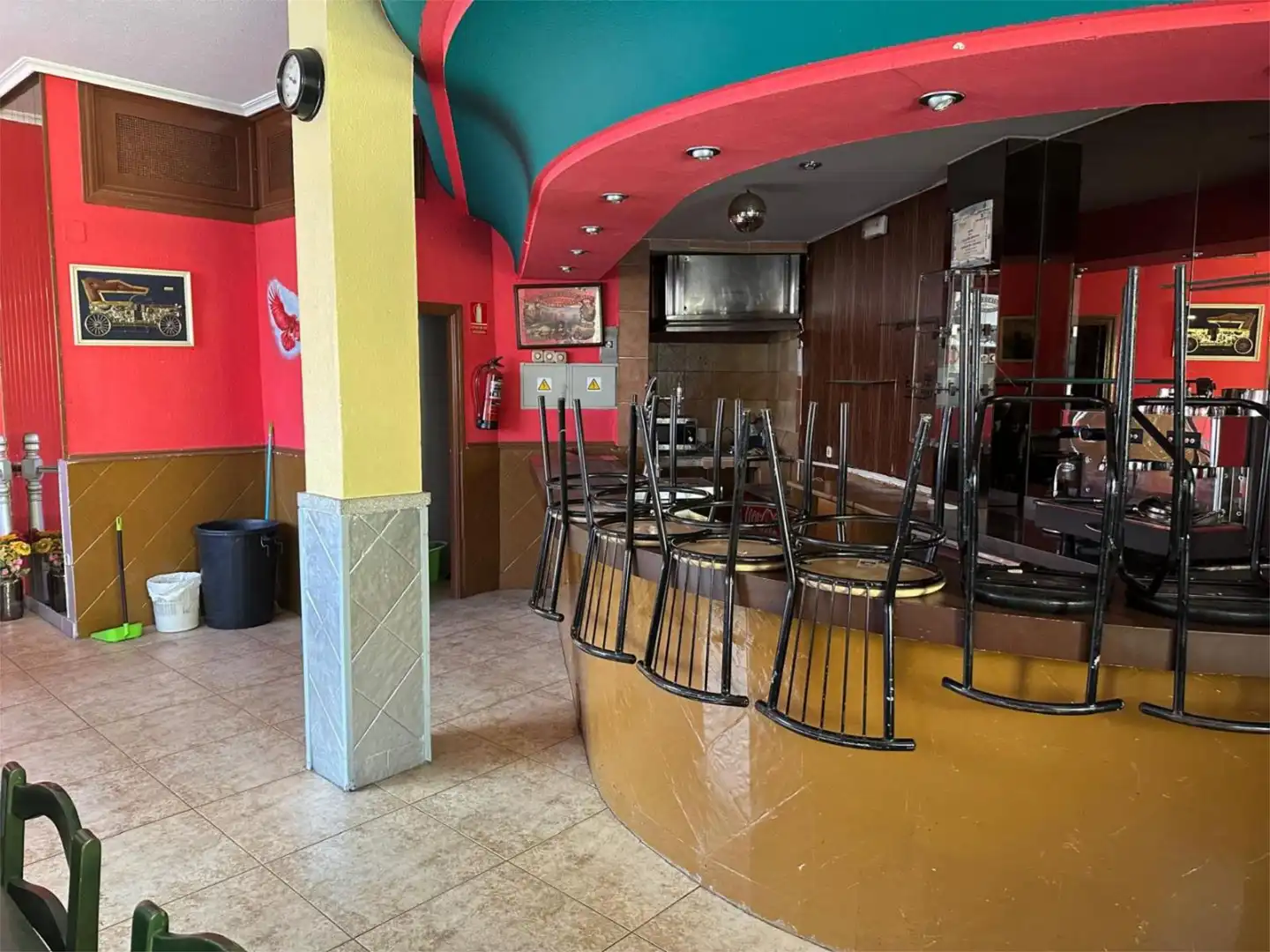 Geschaftsraum zur Miete in Plaza de los Bolos, 4, Centro - Manguilla Geschaftsraum zur Miete in El Escorial mit Heizung und Möbliert
