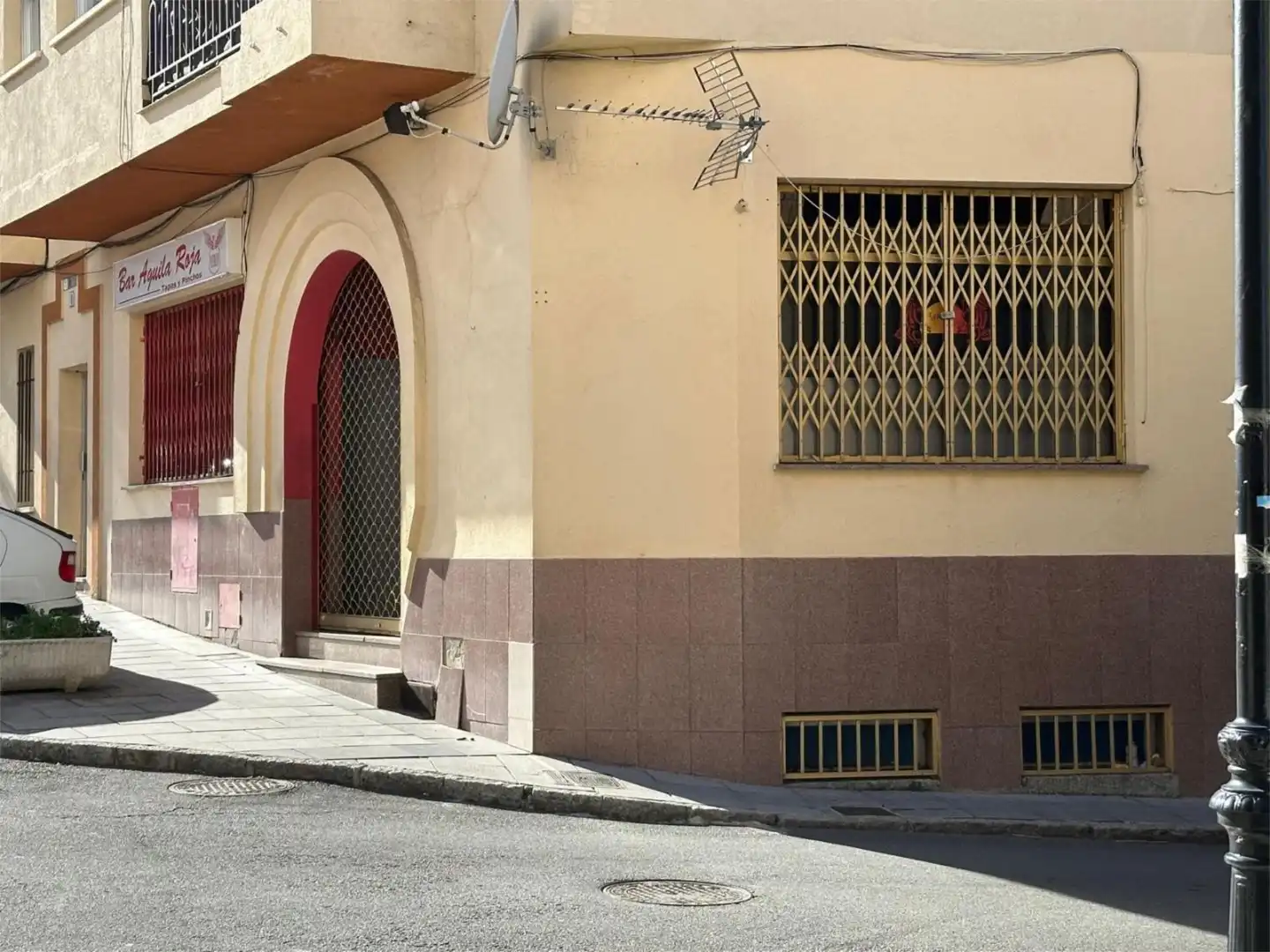 Geschaftsraum zur Miete in Plaza de los Bolos, 4, Centro - Manguilla Außenansicht von Geschaftsraum zur Miete in El Escorial mit Heizung und Möbliert