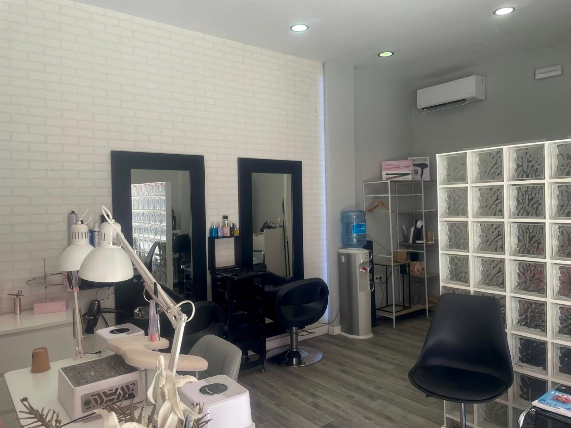 Local de lloguer a Avenida Andalucía, 101, Sierra de Estepona - Avda. de Andalucía Local de lloguer en Estepona amb Aire condicionat, Calefacció i Parquet