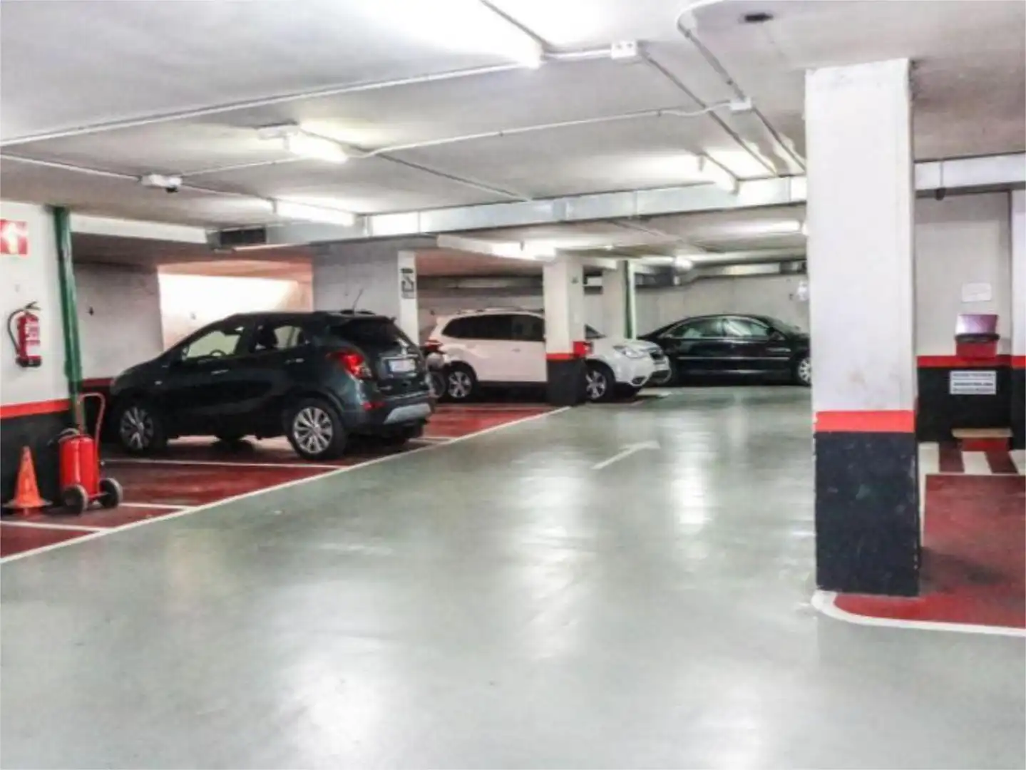 Aparcament de Apartament de lloguer en Madrid amb Aire condicionat, Calefacció i Parquet