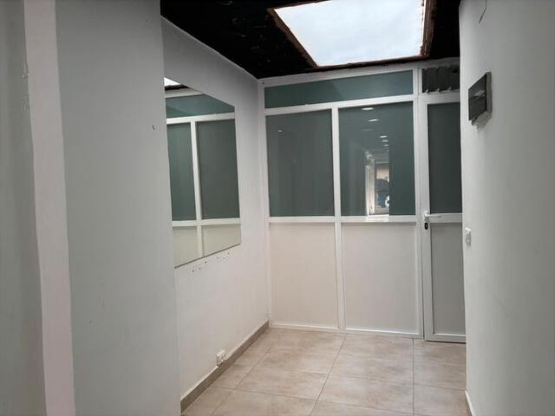 Premises to rent in  Valencia Capital  with Air Conditioner