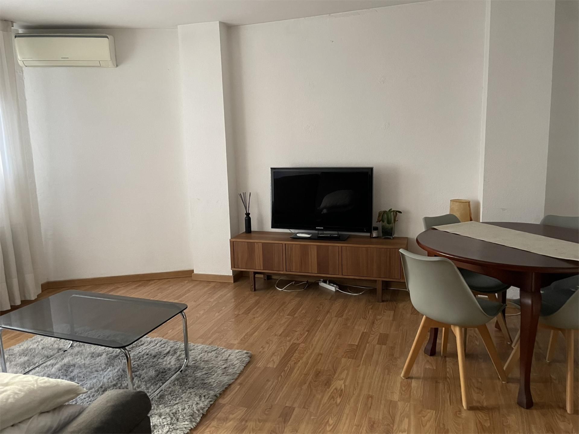 Sala d'estar de Pis de lloguer en  Zaragoza Capital amb Aire condicionat, Terrassa i Balcó