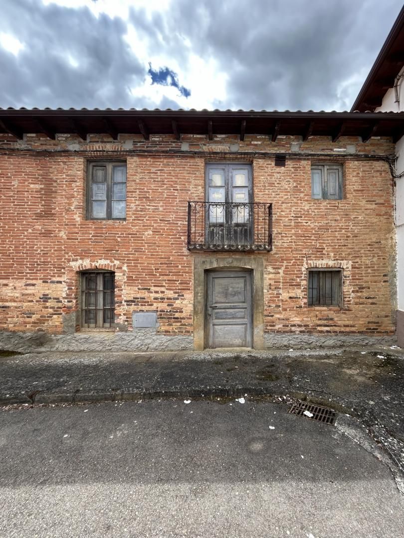 Vista exterior de Casa adosada en venda en Vegas del Condado amb Jardí privat, Terrassa i Balcó