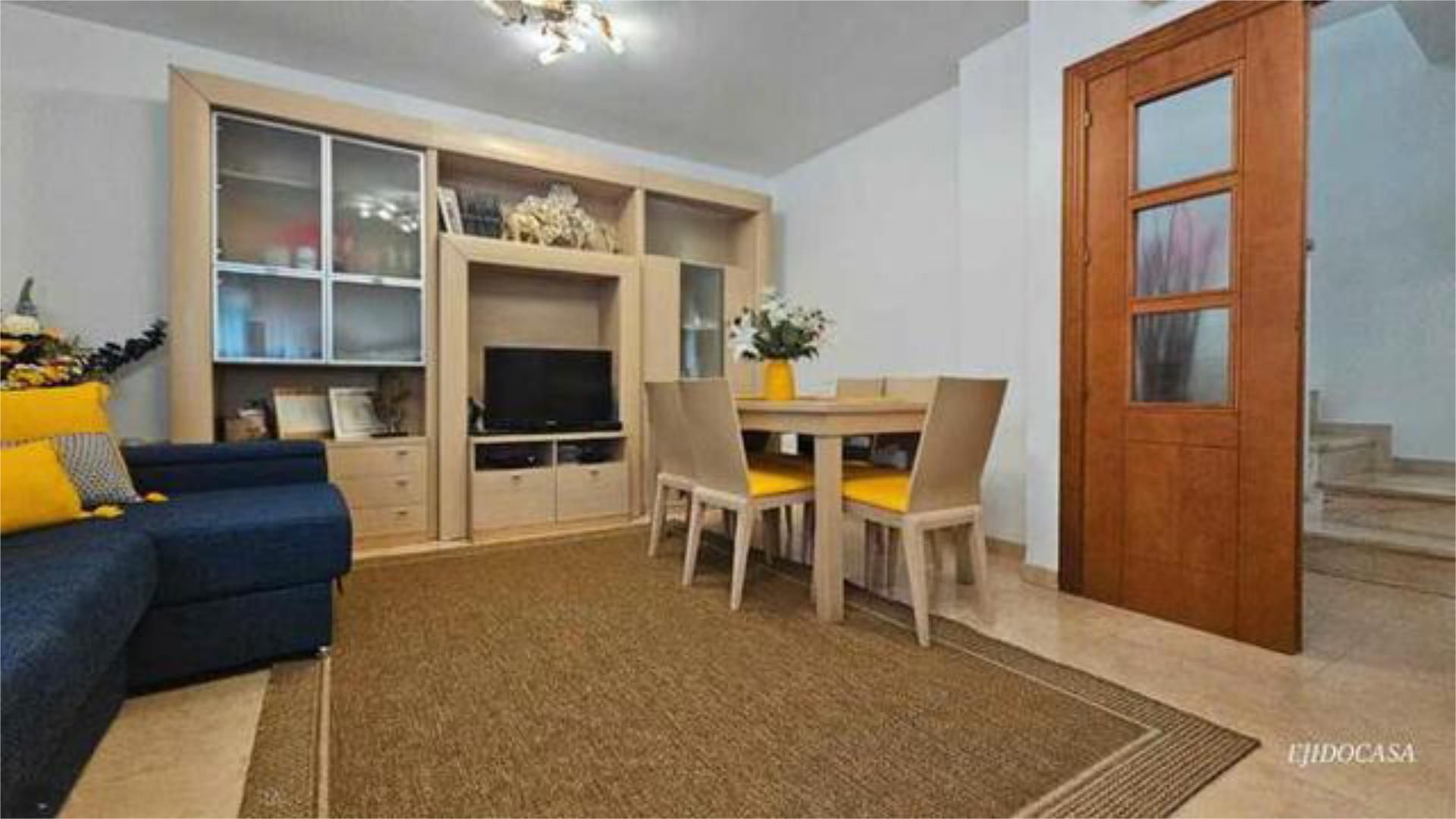Sala d'estar de Casa adosada en venda en El Ejido