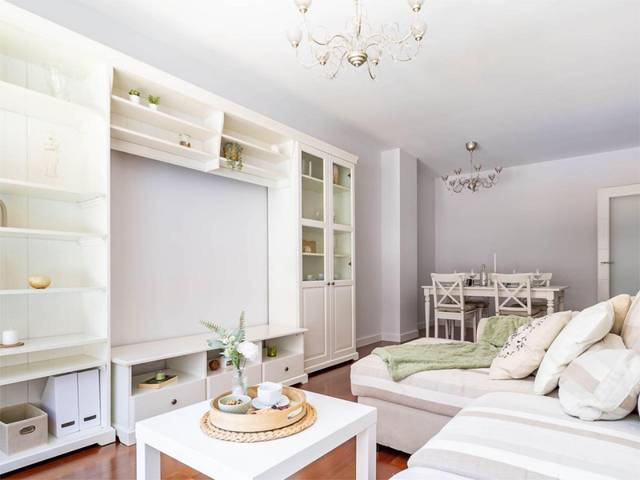 Piso en Alquiler en Calle de Carlos y Guillermo Fernández Shaw, 1 en Adelfas