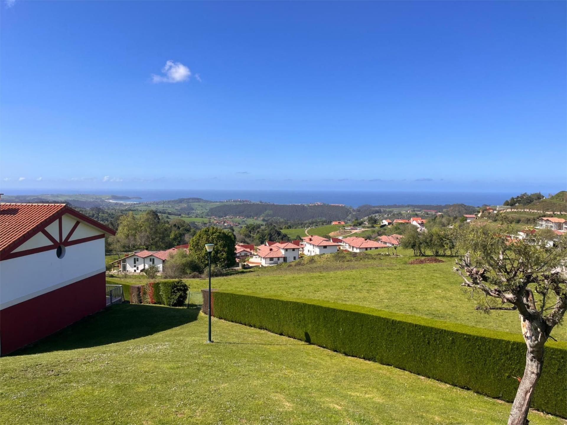 Pis en venda a Barrio la Hayuela, 11, Udías Vista exterior de Pis en venda en Udías amb Terrassa, Piscina i Balcó