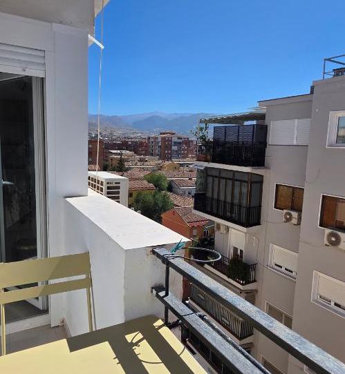 Flat to rent in Avenida Don Bosco, 32, Barrio de Zaidín, Granada - image 1 Photo 1 of Flat to rent in Avenida Don Bosco, 32, Barrio de Zaidín, Granada