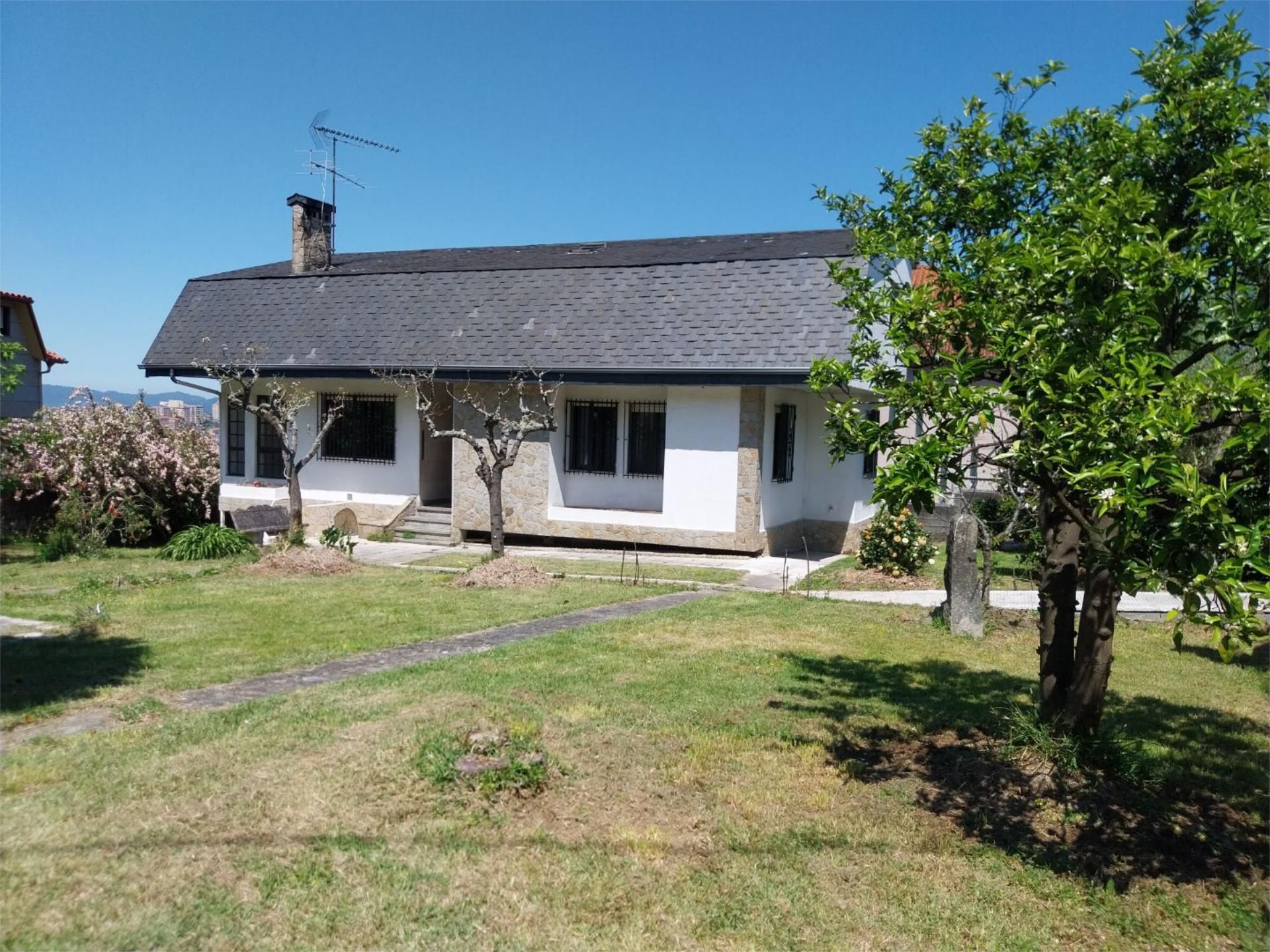 Exterior view of House or chalet for sale in Vigo   with Heating, Private garden and Parquet flooring