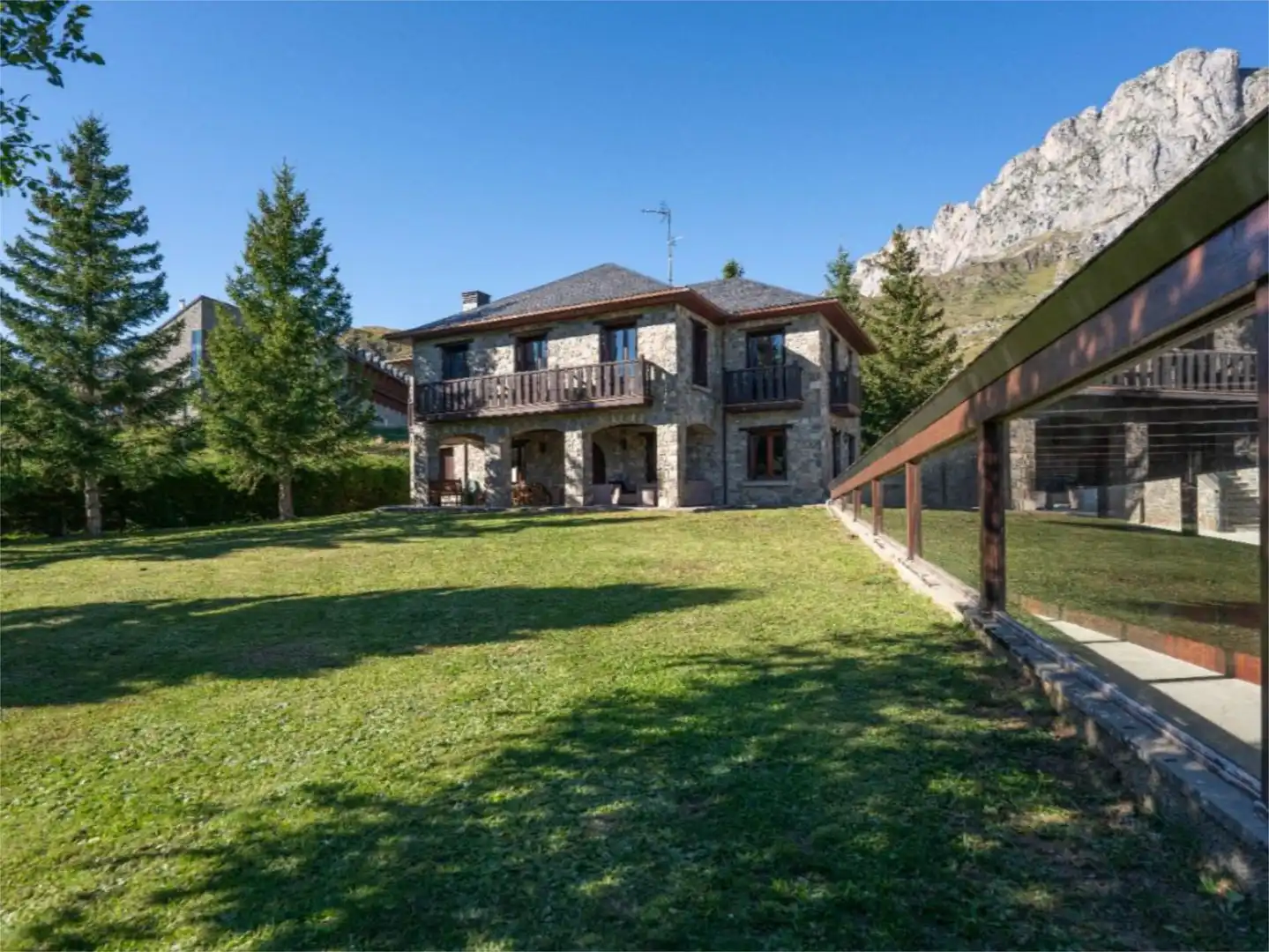 Casa o chalet en venta en Calle Jaca, 20, Sallent de Gállego Vista exterior de Casa o chalet en venta en Sallent de Gállego con Calefacción, Jardín privado y Parquet