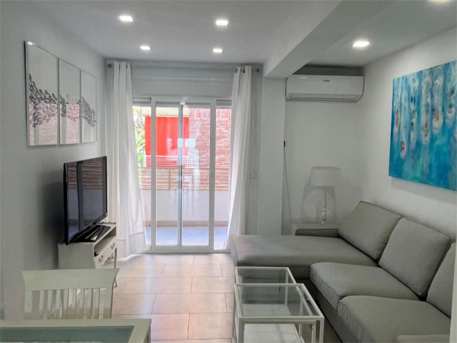 Sala d'estar de Pis de lloguer en Málaga Capital amb Aire condicionat, Terrassa i Moblat
