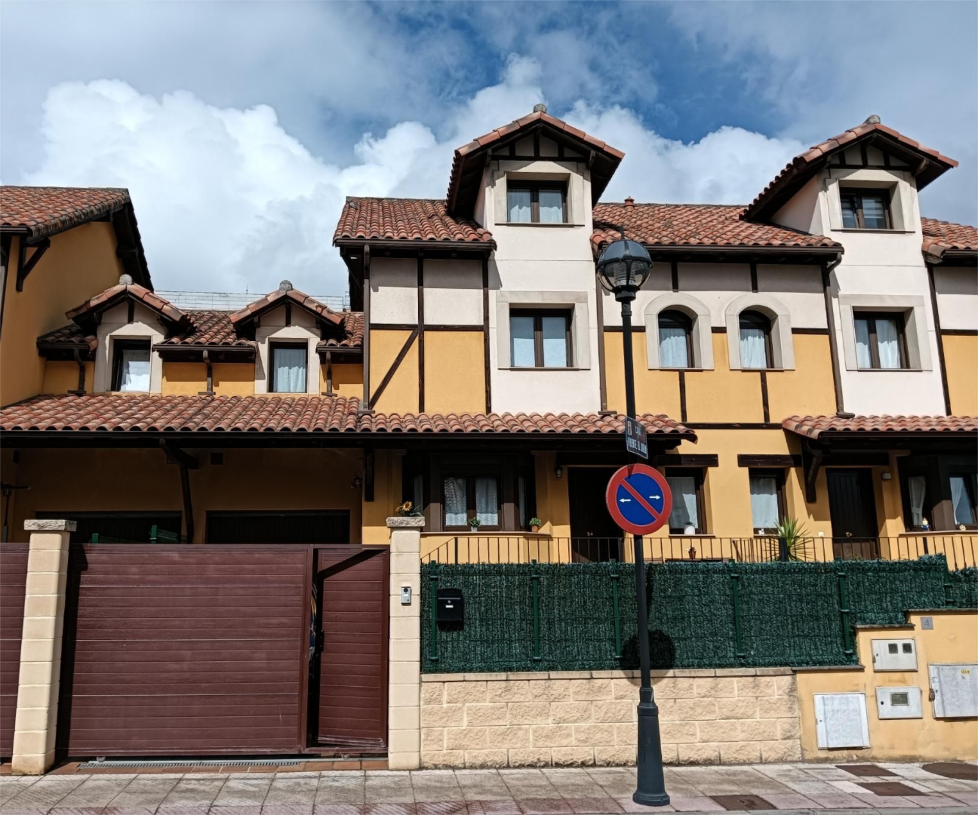 Exterior view of Single-family semi-detached for sale in Castrillón