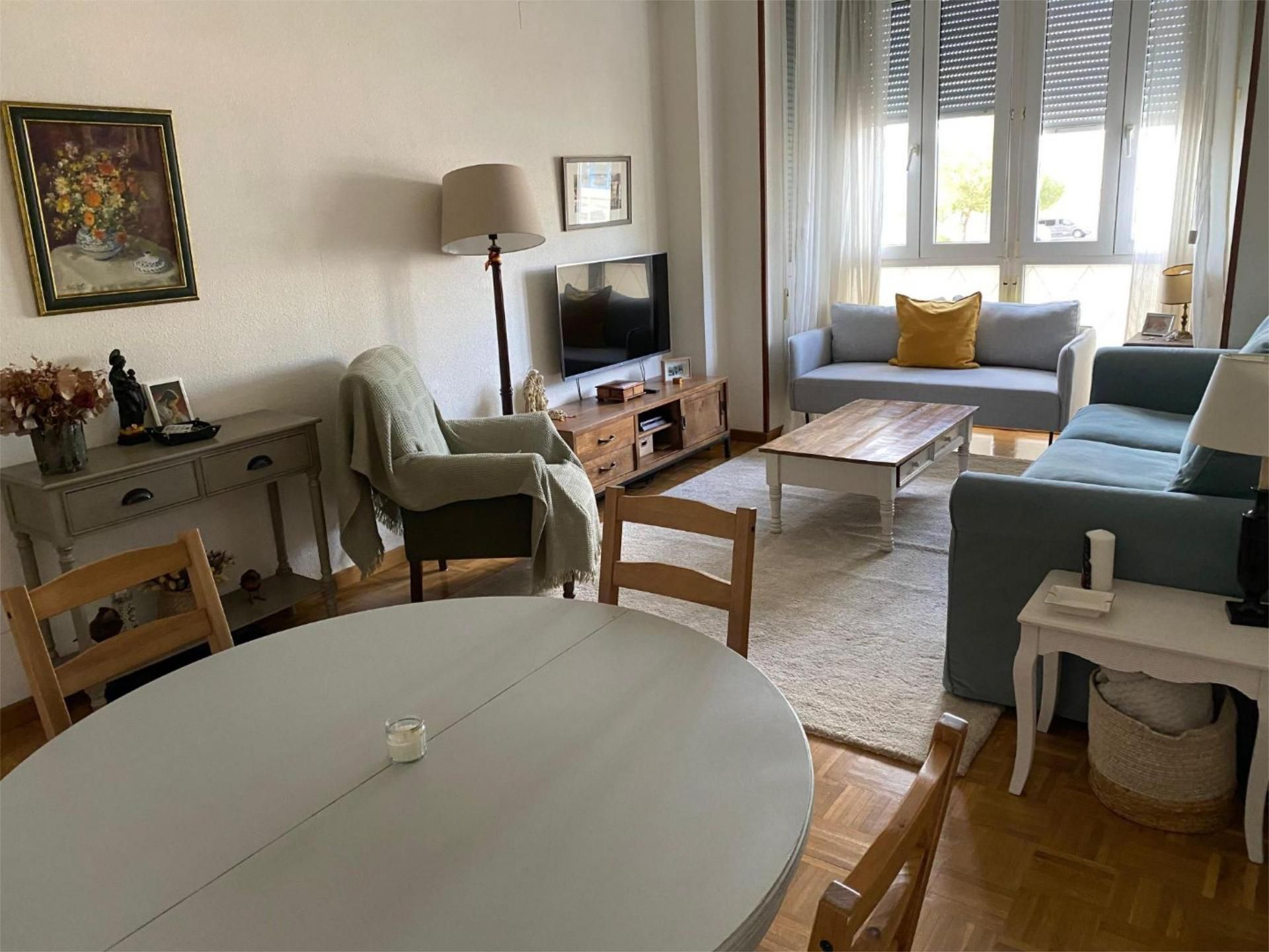 Living room of Flat to rent in  Madrid Capital  with Air Conditioner, Heating and Private garden