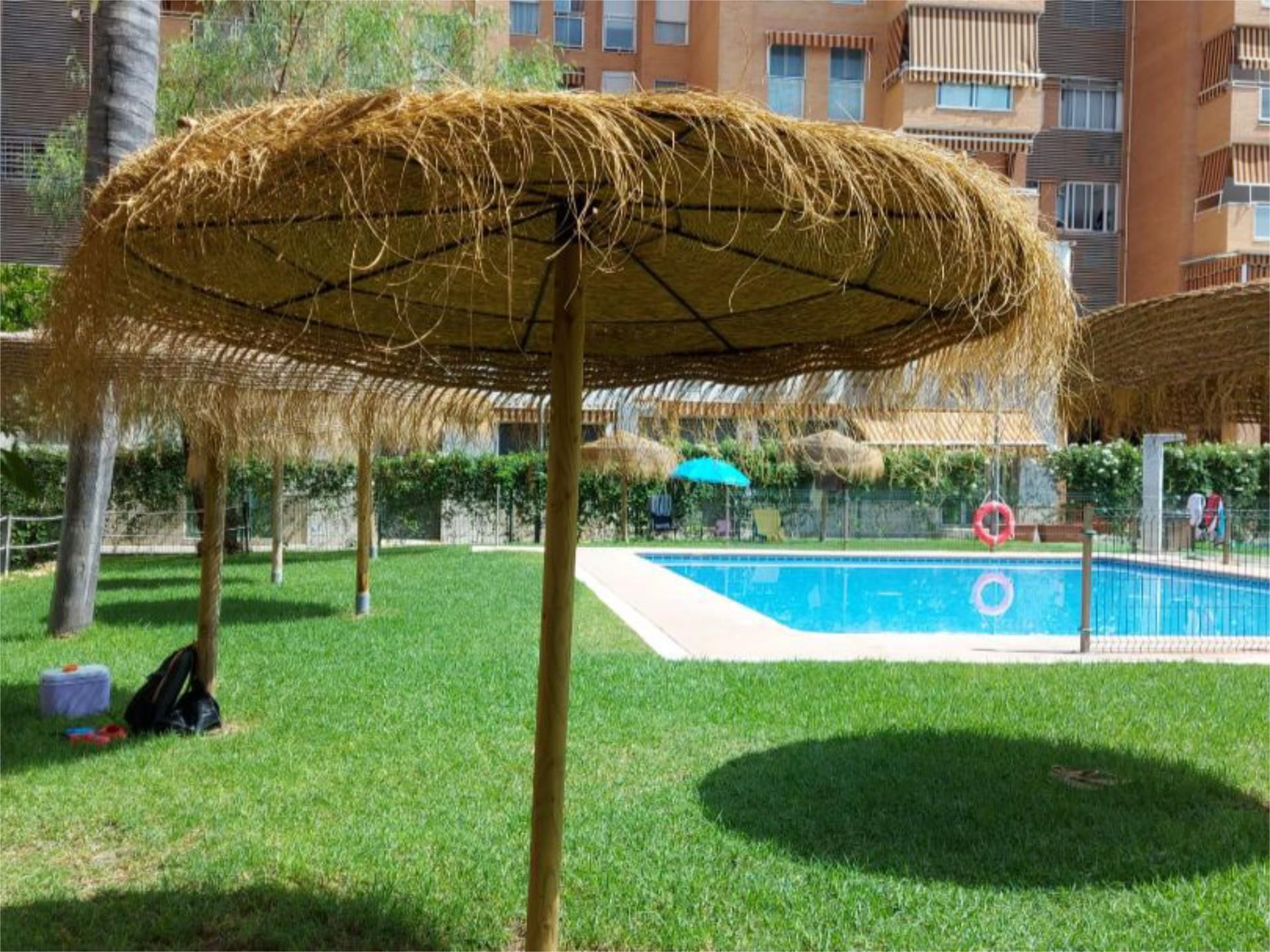 Swimming pool of Flat for sale in  Sevilla Capital  with Air Conditioner, Heating and Terrace