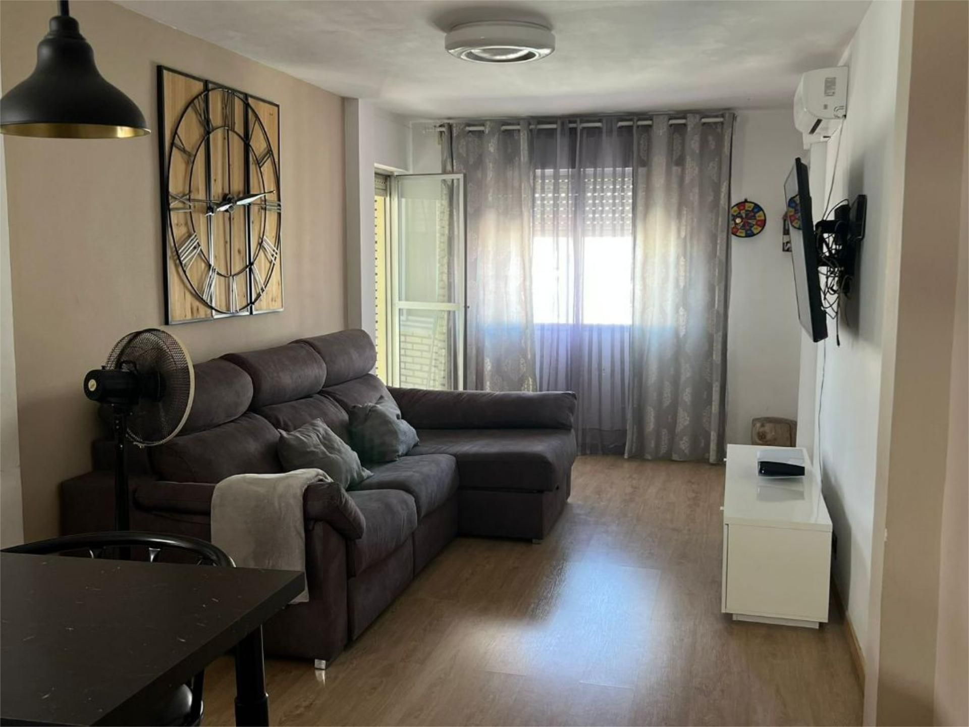 Sala d'estar de Pis en venda en Parla amb Aire condicionat, Terrassa i Balcó