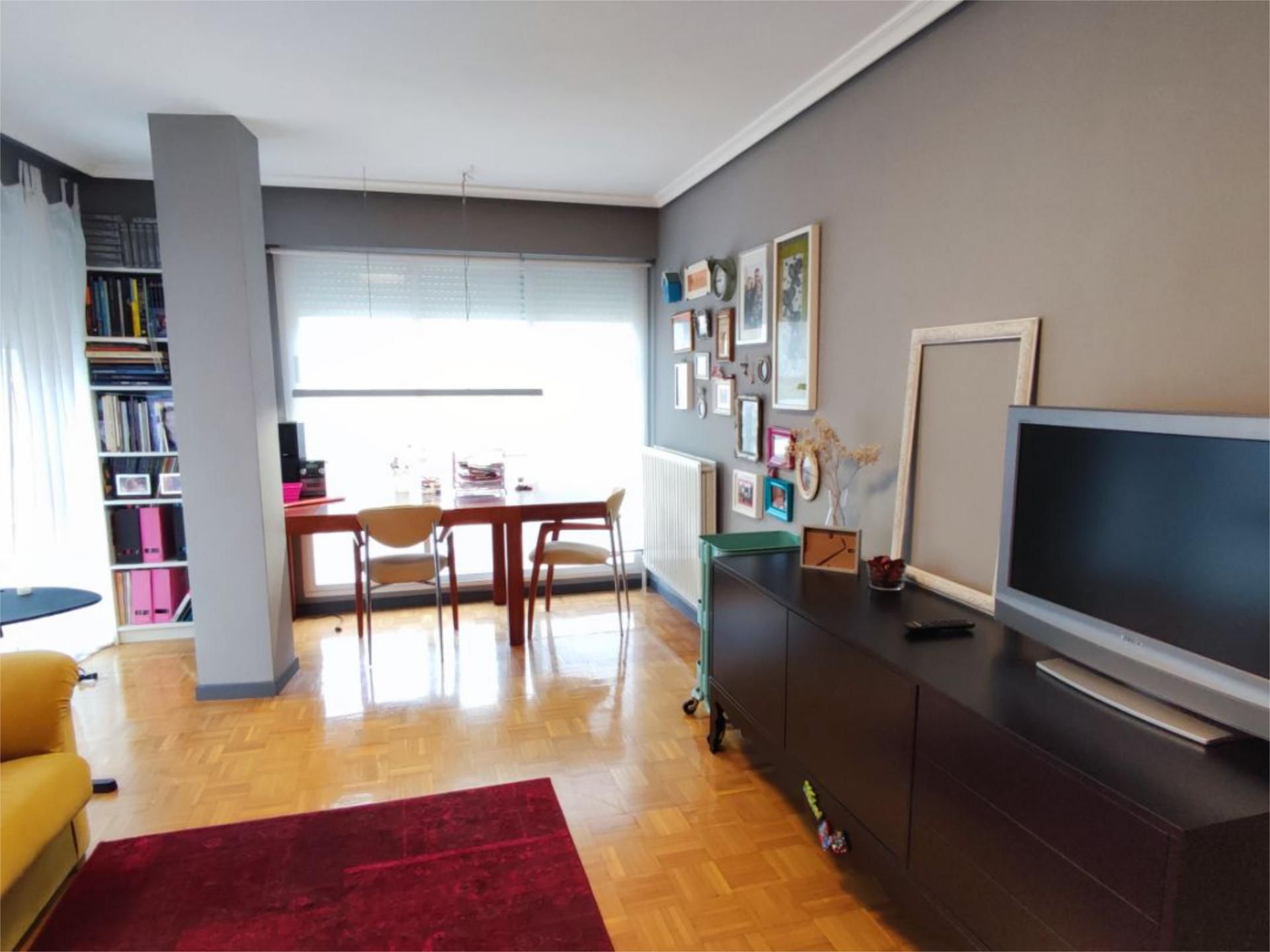 Sala d'estar de Pis de lloguer en Burgos Capital amb Calefacció, Parquet i Moblat
