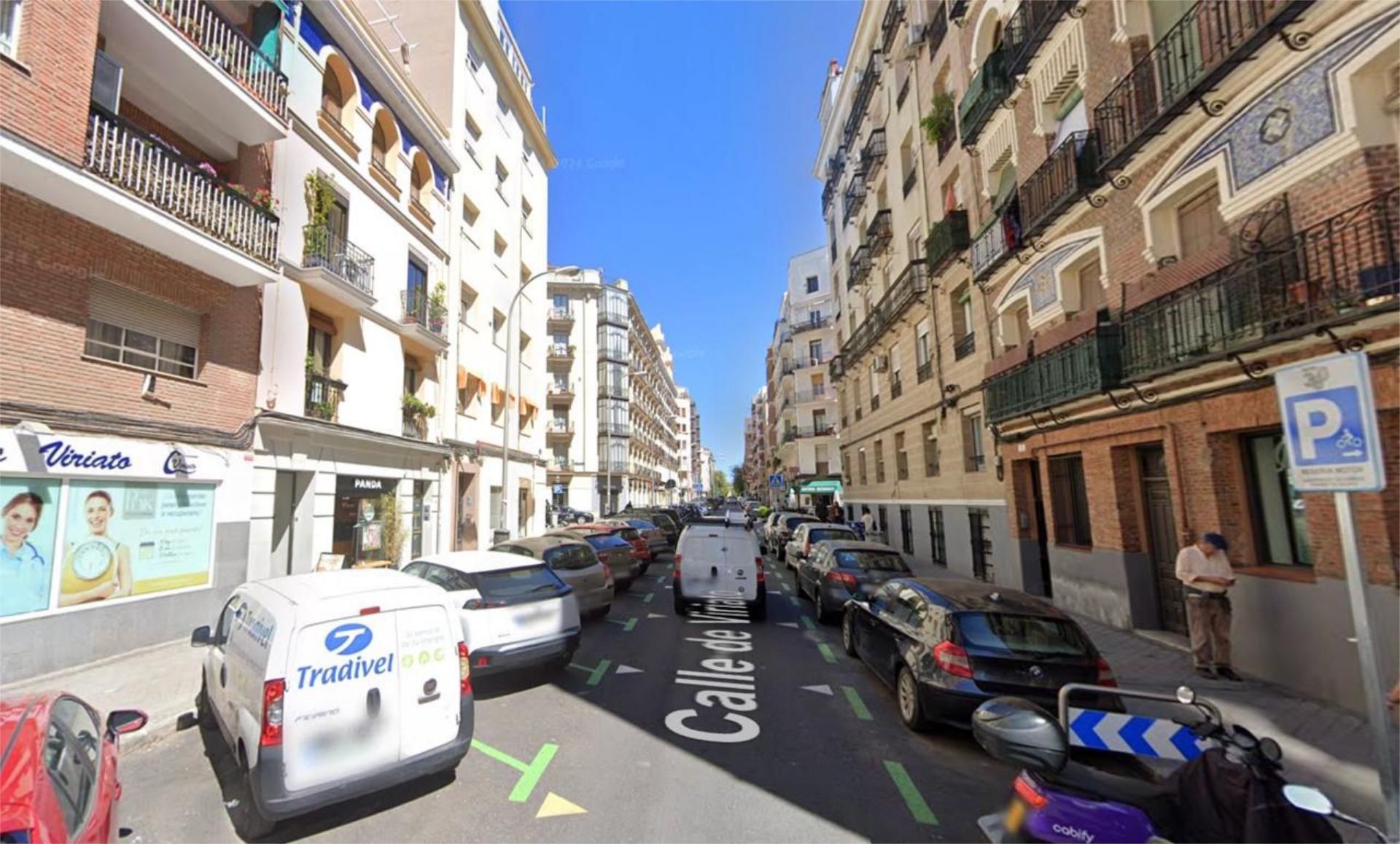 Vista exterior de Local en traspaso en  Madrid Capital con Aire acondicionado, Calefacción y Parquet