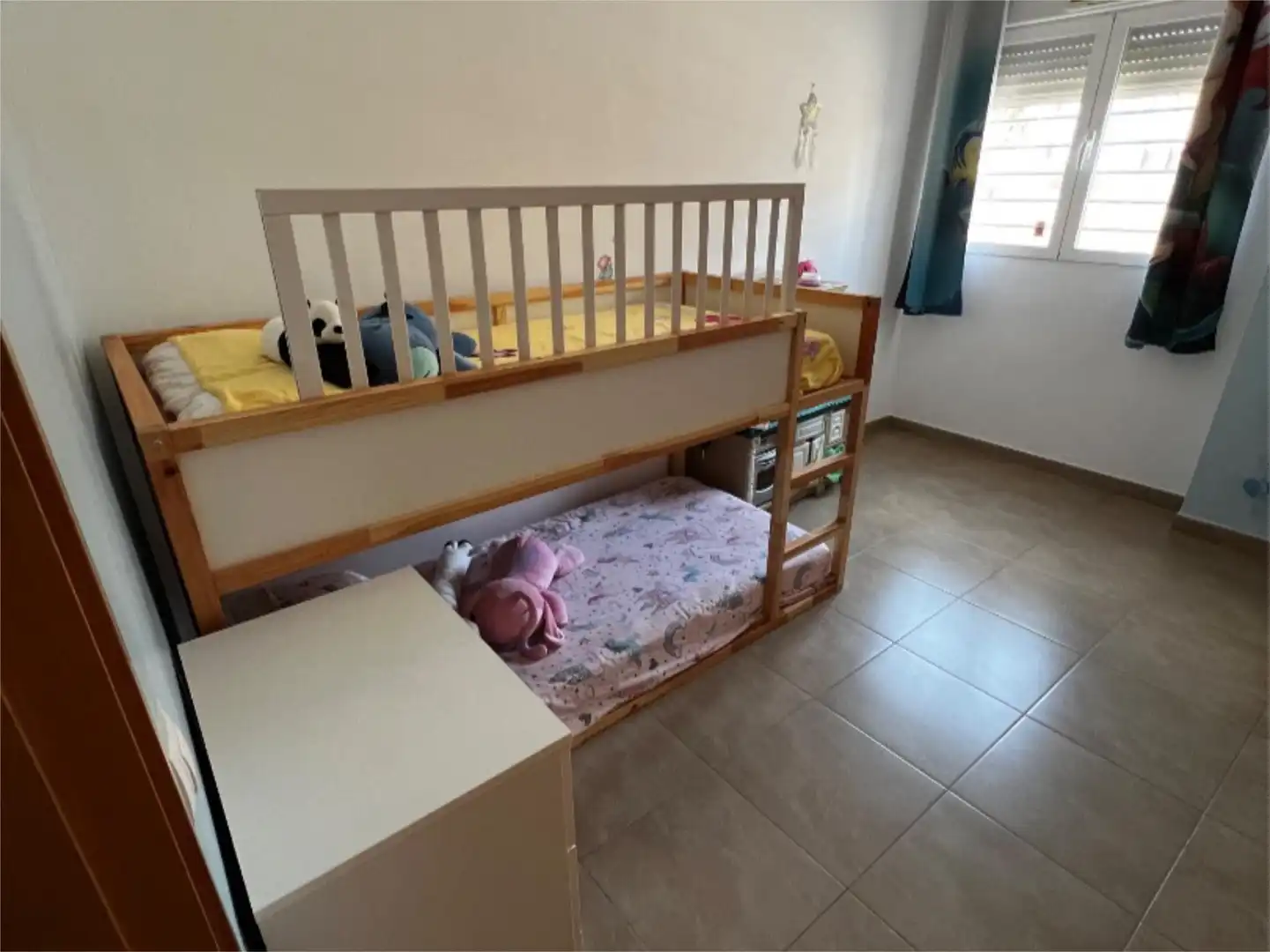 Piso en venta en Carrer Estivella, 4, Alameda Park Habitación de Piso en venta en Manises con Aire acondicionado, Terraza y Parking comunitario