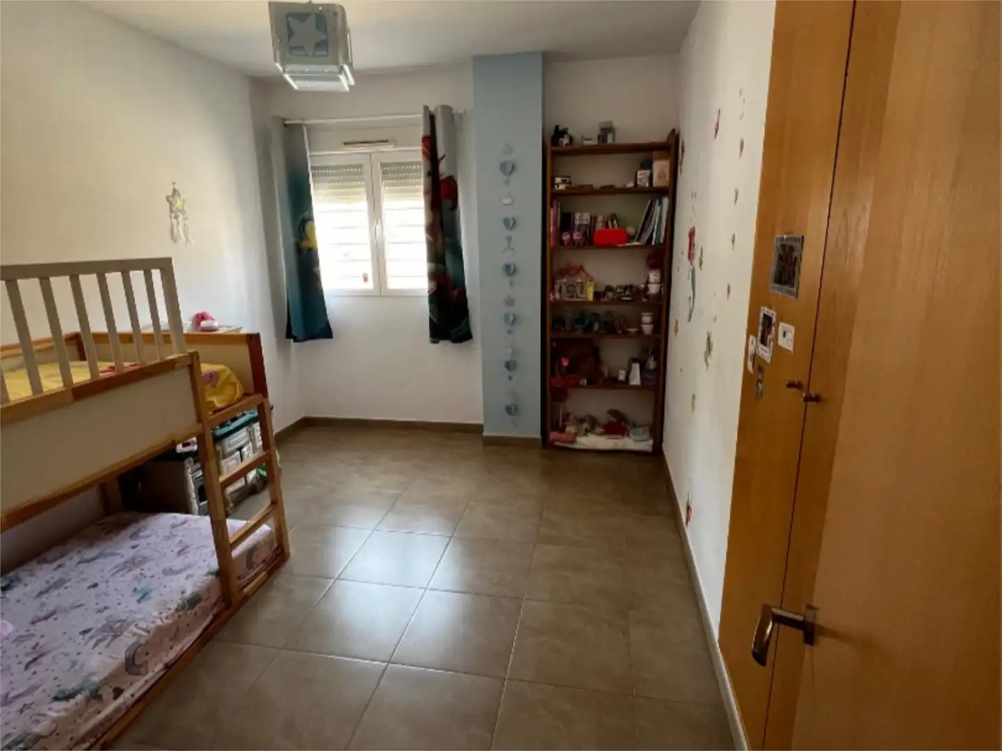 Piso en venta en Carrer Estivella, 4, Alameda Park Habitación de Piso en venta en Manises con Aire acondicionado, Terraza y Parking comunitario
