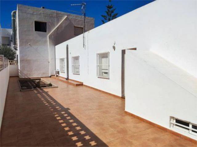 Piso en Venta en Calle la Fábrica, 5 en San Isidro - Campohermoso