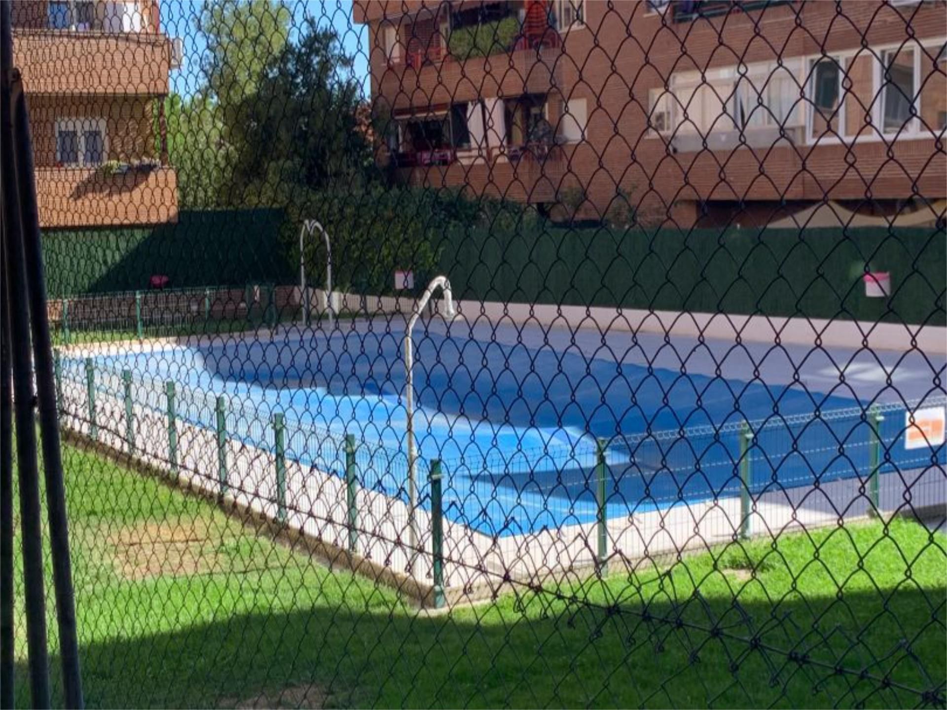 Piscina de Pis de lloguer en Galapagar amb Calefacció, Jardí privat i Parquet