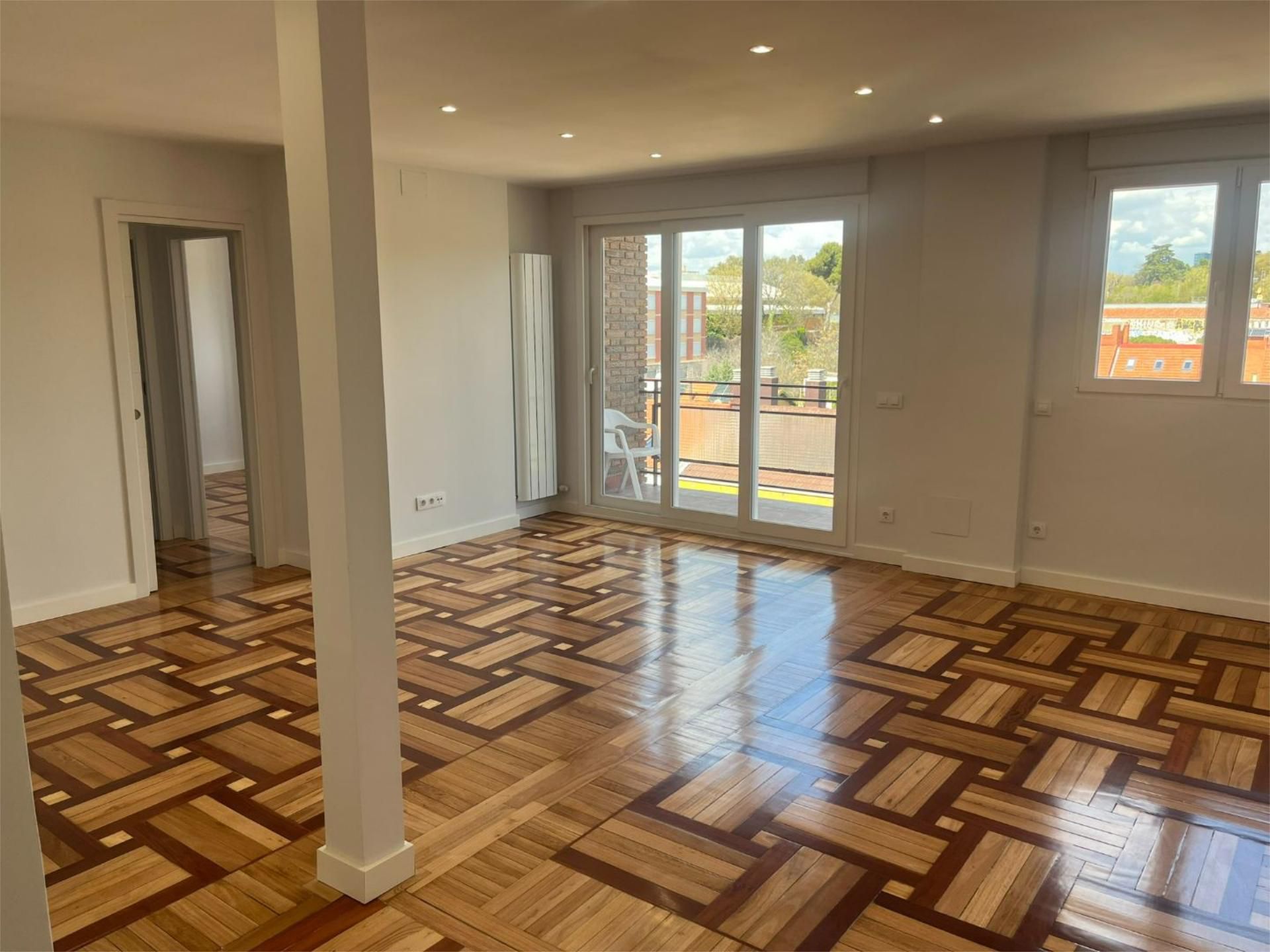 Sala d'estar de Pis de lloguer en  Madrid Capital amb Aire condicionat, Terrassa i Balcó
