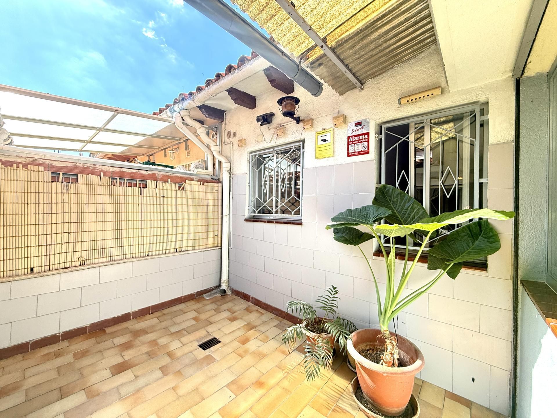 Vista exterior de Casa o xalet en venda en Manresa amb Calefacció, Parquet i Terrassa