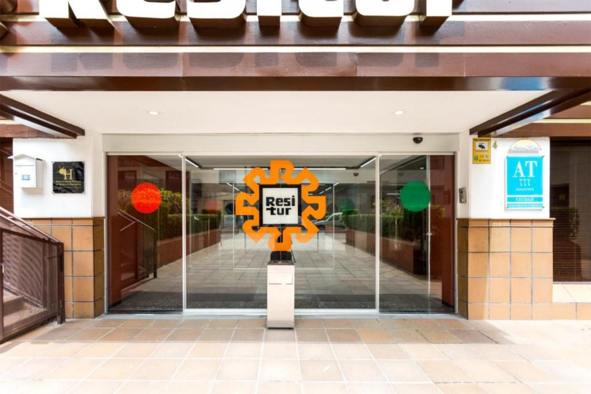 Vista exterior de Estudio en venta en  Sevilla Capital con Aire acondicionado, Calefacción y Lavadora