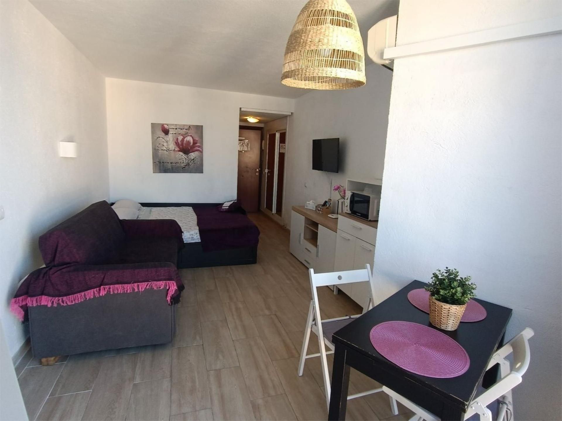 Sala d'estar de Pis de lloguer en Viladecans amb Aire condicionat, Parquet i Moblat