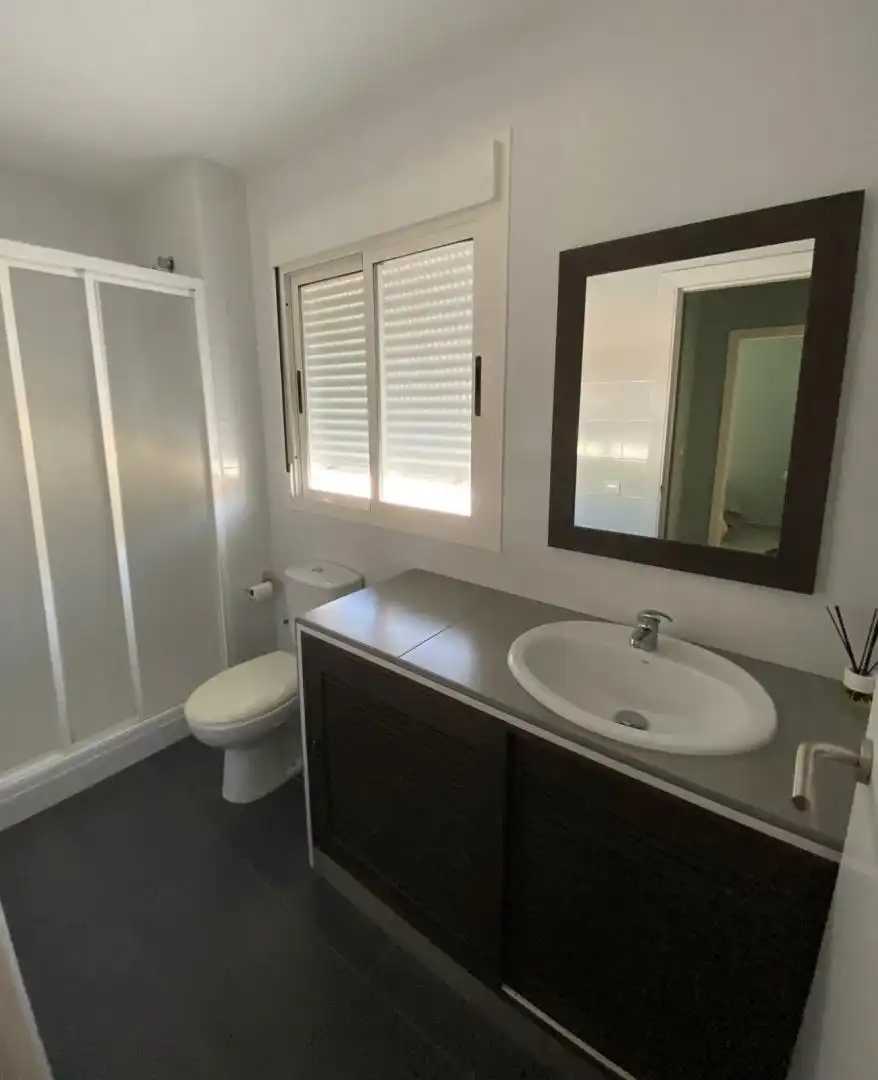 Casa adosada en venta en Calle Velero, 15, Punta del Moral Baño de Casa adosada en venta en Ayamonte con Trastero y Amueblado