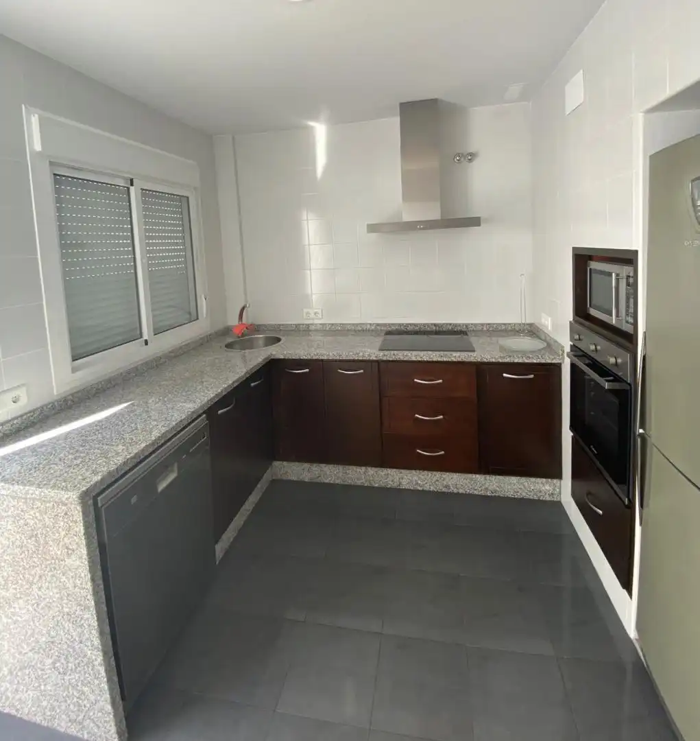 Casa adosada en venta en Calle Velero, 15, Punta del Moral Cocina de Casa adosada en venta en Ayamonte con Trastero y Amueblado