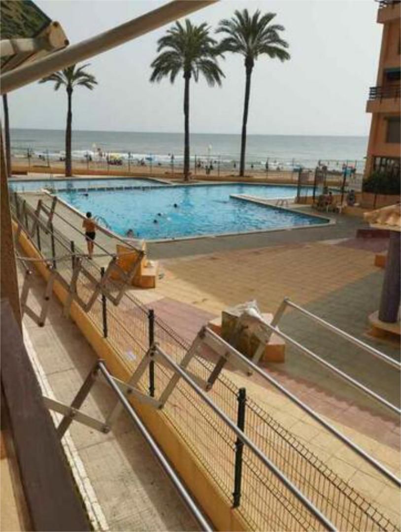 Piscina de Estudi en venda en La Manga del Mar Menor amb Calefacció, Piscina i Moblat