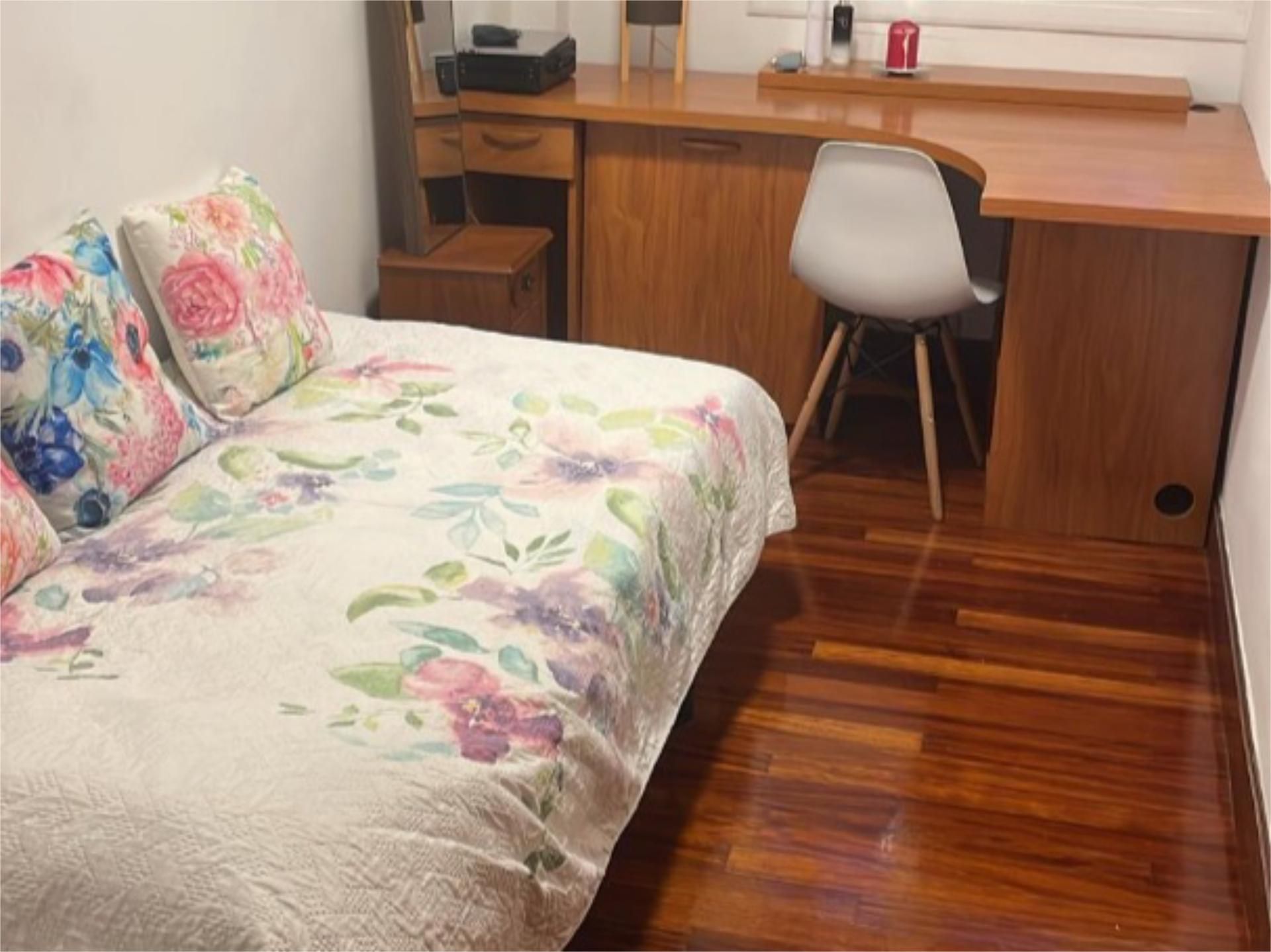 Dormitori de Apartament per a compartir en Donostia - San Sebastián  amb Moblat