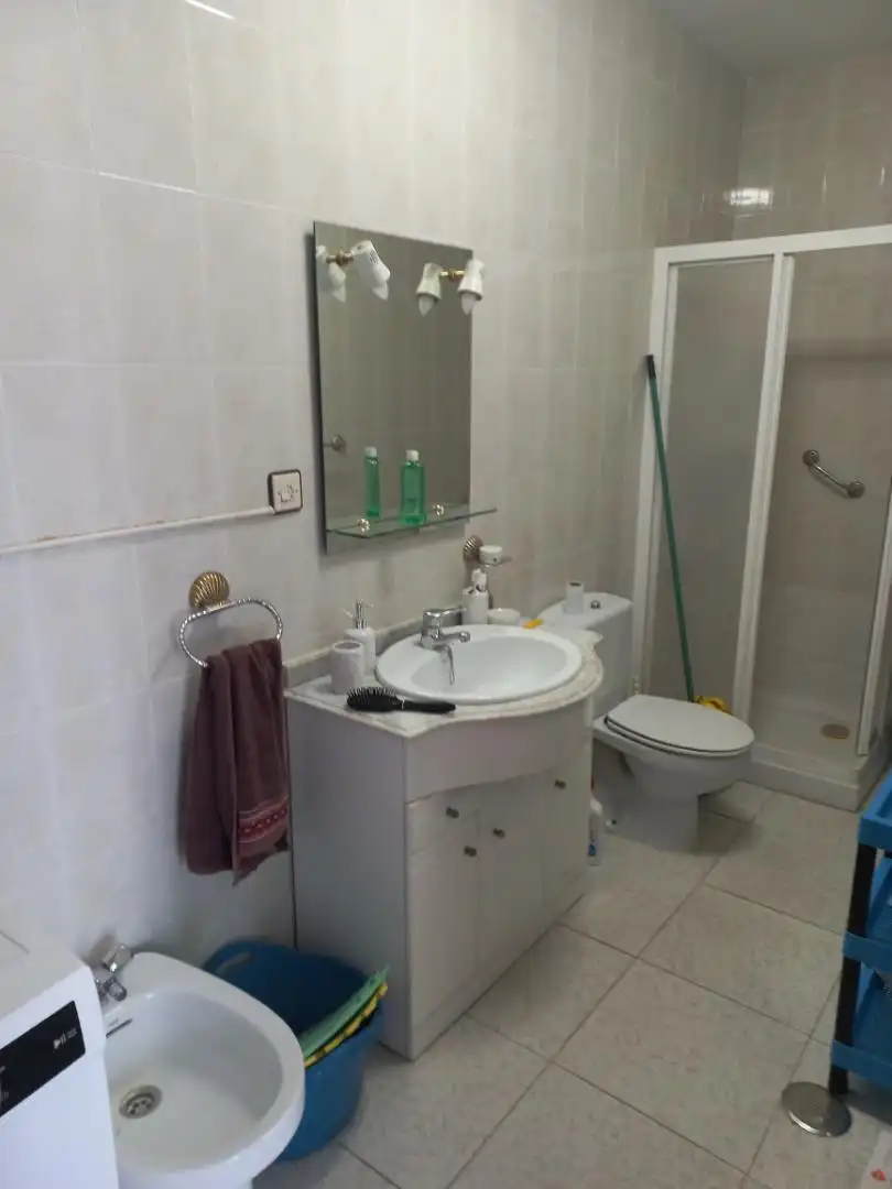 Casa adosada en venta en Plaza de la Constitución, 5, Flores de Ávila Baño de Casa adosada en venta en Flores de Ávila con Trastero, Amueblado y Horno