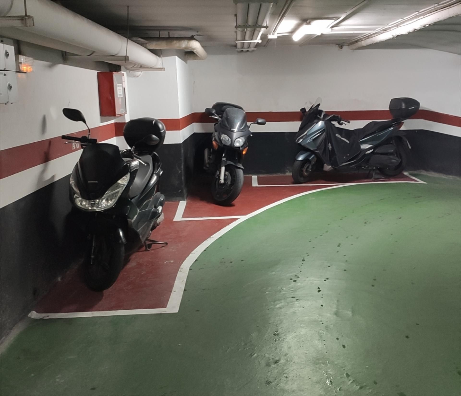 Garage to rent in Ledesma Musikariaren Kalea, 17, Ensanche - Moyua - Diputación