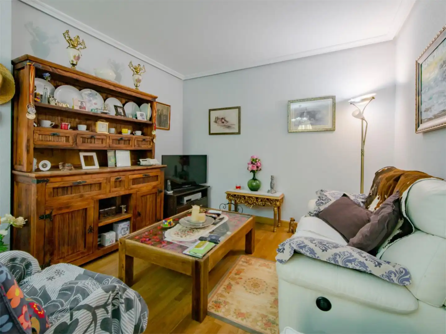 Piso en venta en Avenida de Los Toreros, 2, Sevilla la Nueva Sala de estar de Piso en venta en Sevilla la Nueva con Aire acondicionado y Piscina