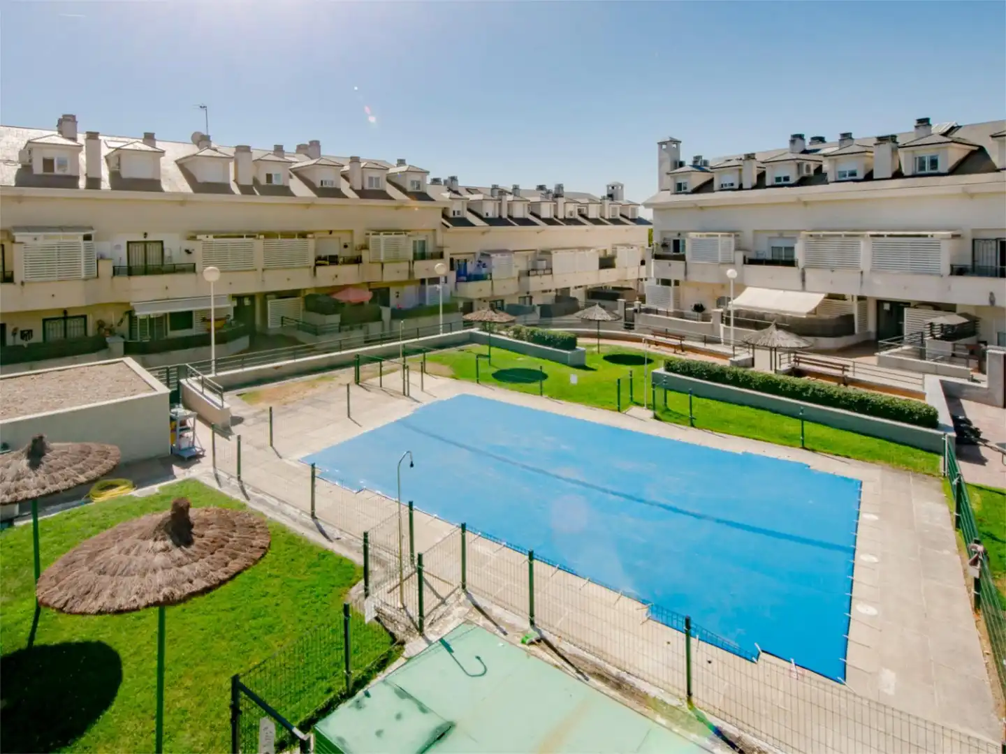 Piso en venta en Avenida de Los Toreros, 2, Sevilla la Nueva Vista exterior de Piso en venta en Sevilla la Nueva con Aire acondicionado y Piscina