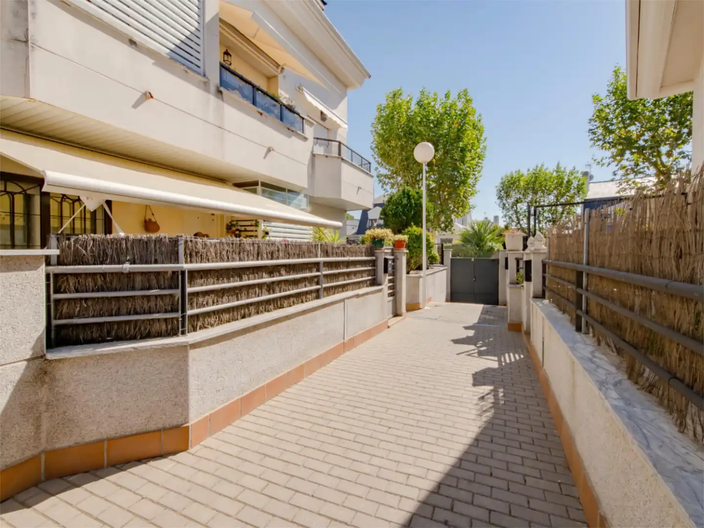 Piso en venta en Avenida de Los Toreros, 2, Sevilla la Nueva Vista exterior de Piso en venta en Sevilla la Nueva con Aire acondicionado y Piscina