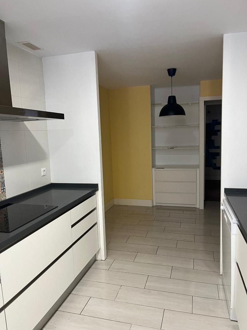 Kitchen of Flat to rent in El Puerto de Santa María  with Air Conditioner, Heating and Oven