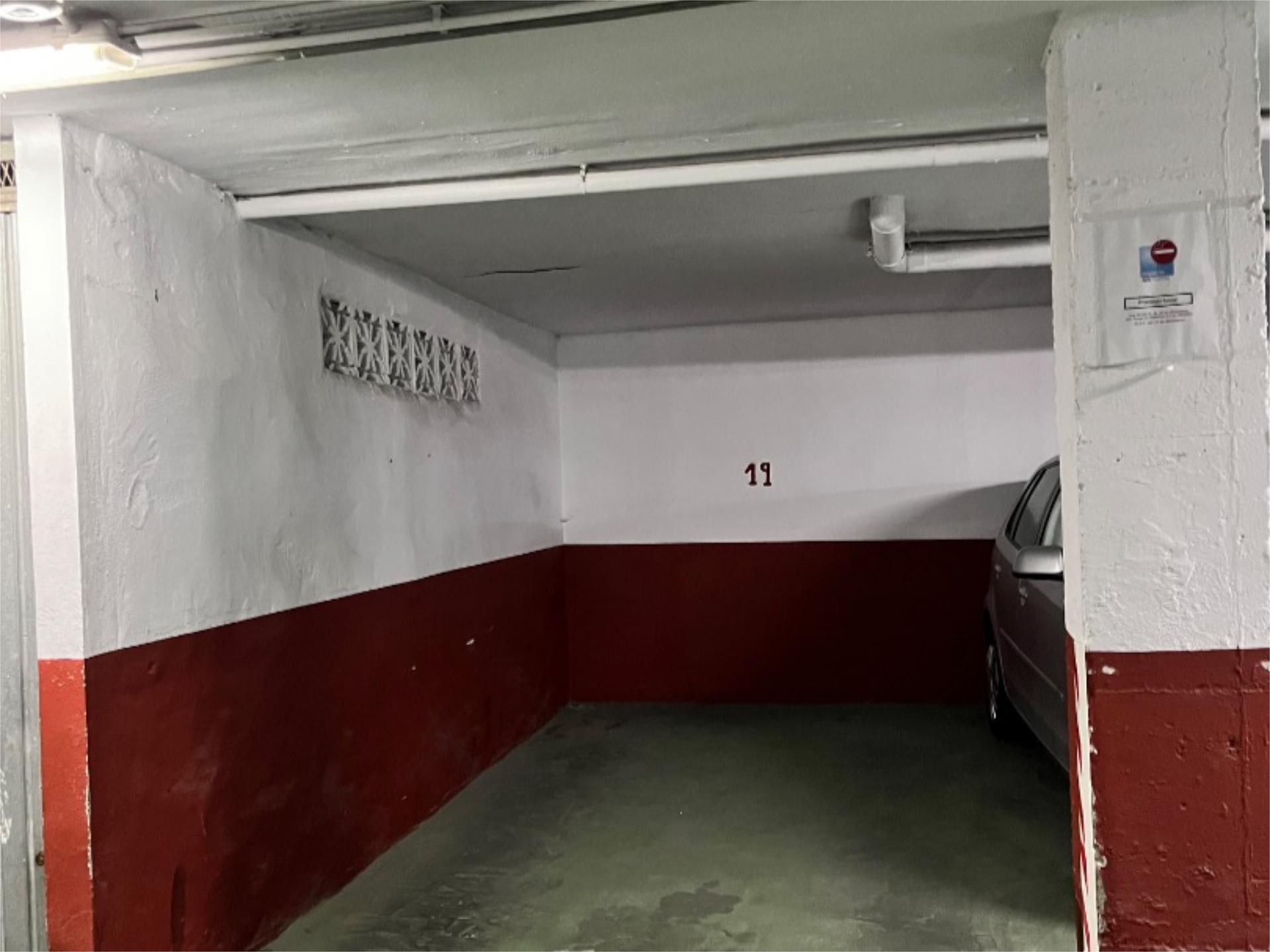 Parking of Garage for sale in San Fernando