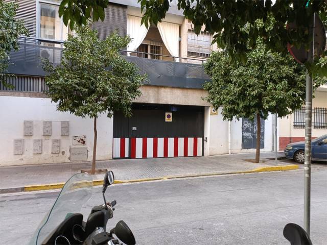 Garaje en Alquiler en Calle Beatriz de Suabia, 125 en Ciudad Jardín