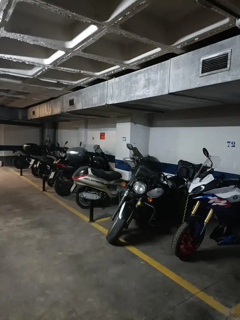 Garage for rent in Calle Beatriz de Suabia, 125, Ciudad Jardín Parking of Garage for rent in Sevilla