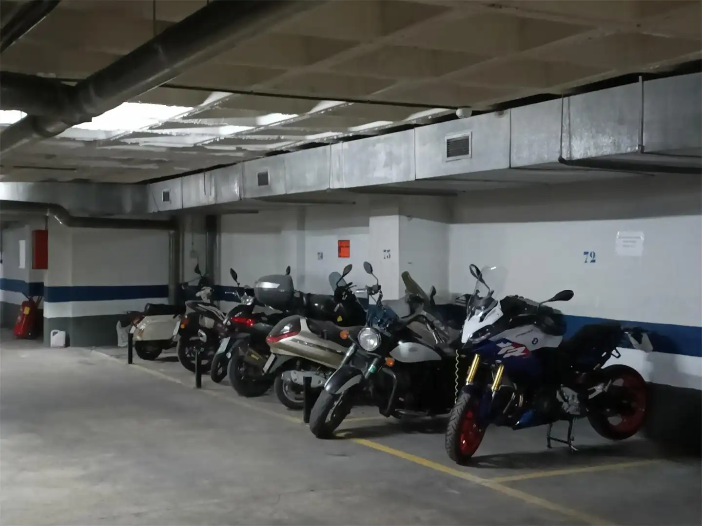 Garage for rent in Calle Beatriz de Suabia, 125, Ciudad Jardín Parking of Garage for rent in Sevilla